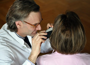 Nachsorge - Professor Dr. med. <b>Philipp Babilas</b> - HAUTZENTRUM REGENSBURG - csm_Dermatoskop_Mama_65a807388b