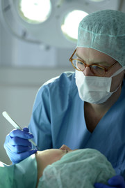Ästhetisch-chirurgische Eingriffe - Professor Dr. med. Philipp Babilas - HAUTZENTRUM REGENSBURG